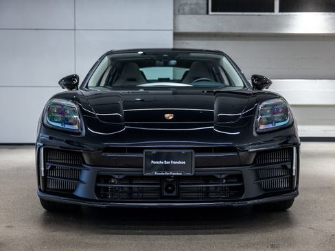 Certified 2025 Porsche Panamera image 11