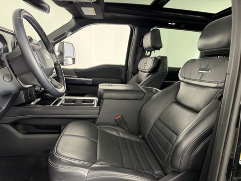 Used 2025 Ford F450 Platinum w/ FX4 Off-Road Package image 24