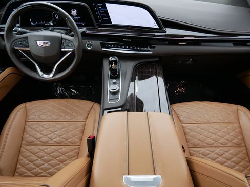 Certified 2022 Cadillac Escalade ESV Sport w/ Touring Package AWD/4WD image 10