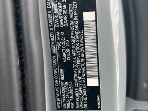 Certified 2025 Volvo XC60 B5 Plus image 28