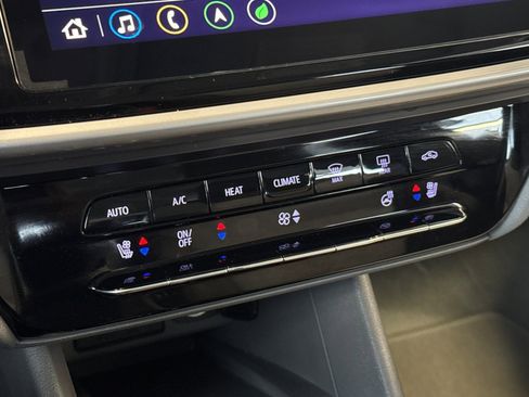 Used 2022 Chevrolet Bolt EUV Premier w/ Sun & Sound Package image 28