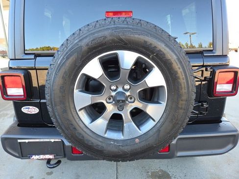 Used 2021 Jeep Wrangler Unlimited Sahara w/ Uconnect 4C Nav & Sound Group image 72