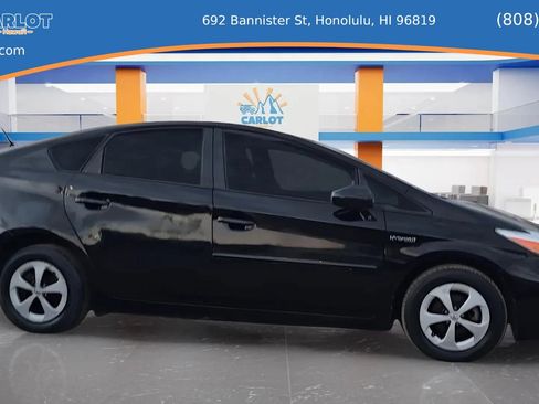 Used 2015 Toyota Prius Three image 9