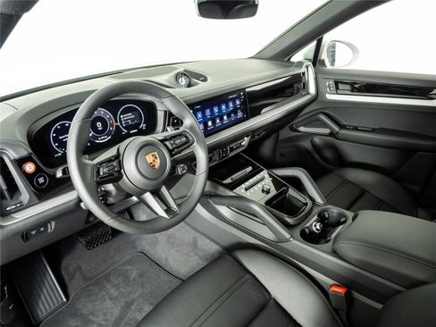 New 2026 Porsche Cayenne Coupe AWD/4WD image 4