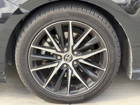 Used 2021 Toyota Camry SE FWD image 6