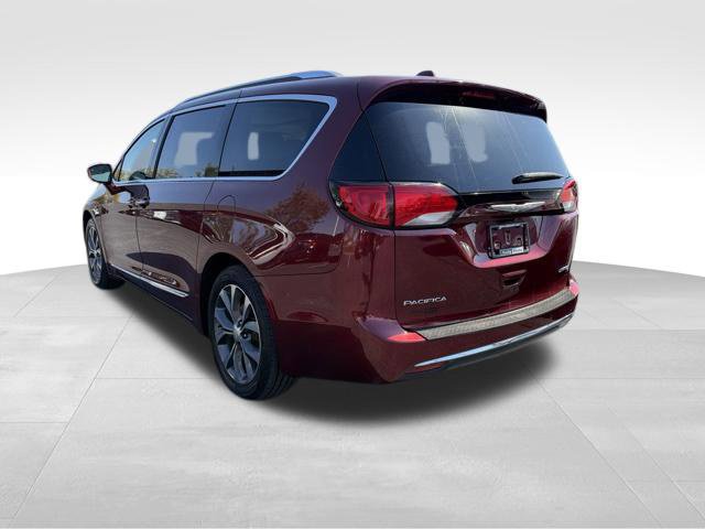 Used 2017 Chrysler Pacifica Limited w/ Tire & Wheel Group FWD image 5
