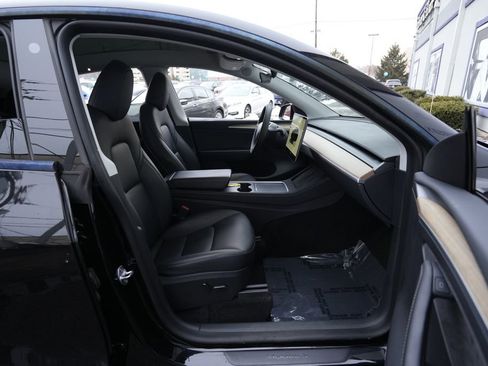 Used 2023 Tesla Model Y Long Range image 32