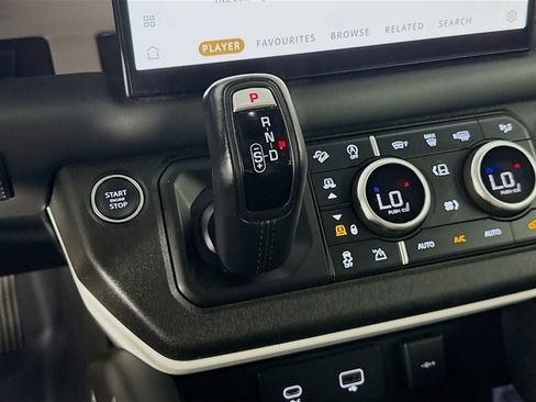 Used 2023 Land Rover Defender 130 SE image 19