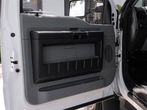 Used 2015 Ford F550 4x4 Regular Cab Super Duty image 23