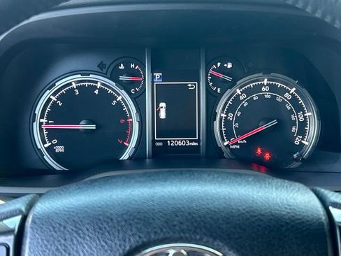 Used 2022 Toyota 4Runner TRD Off-Road Premium AWD/4WD image 55