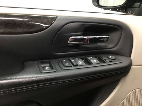 Used 2015 Dodge Grand Caravan SXT FWD image 9