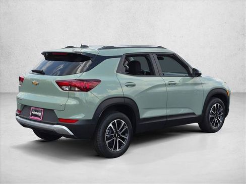New 2026 Chevrolet TrailBlazer LT FWD image 2