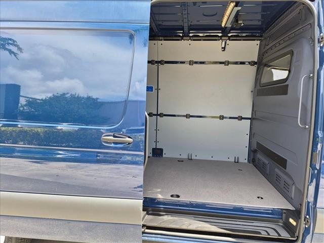 Used 2024 Mercedes-Benz eSprinter 170 Cargo image 19