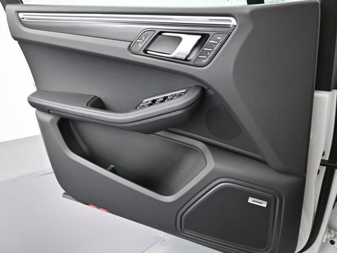 Used 2025 Porsche Macan image 20