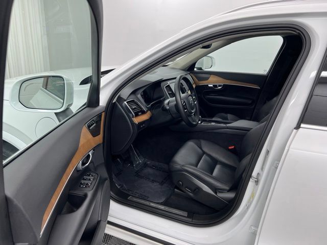 Used 2024 Volvo XC90 T8 Plus w/ Protection Package Premier AWD/4WD image 12