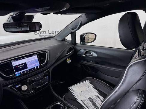 New 2026 Chrysler Pacifica Limited w/ S Appearance Package image 22