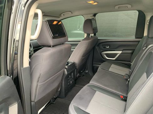 Used 2021 Nissan Titan SV w/ SV Convenience Package image 12