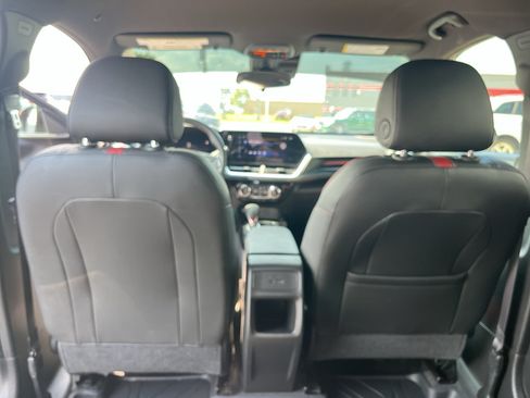 Used 2025 Chevrolet Trax RS FWD image 49