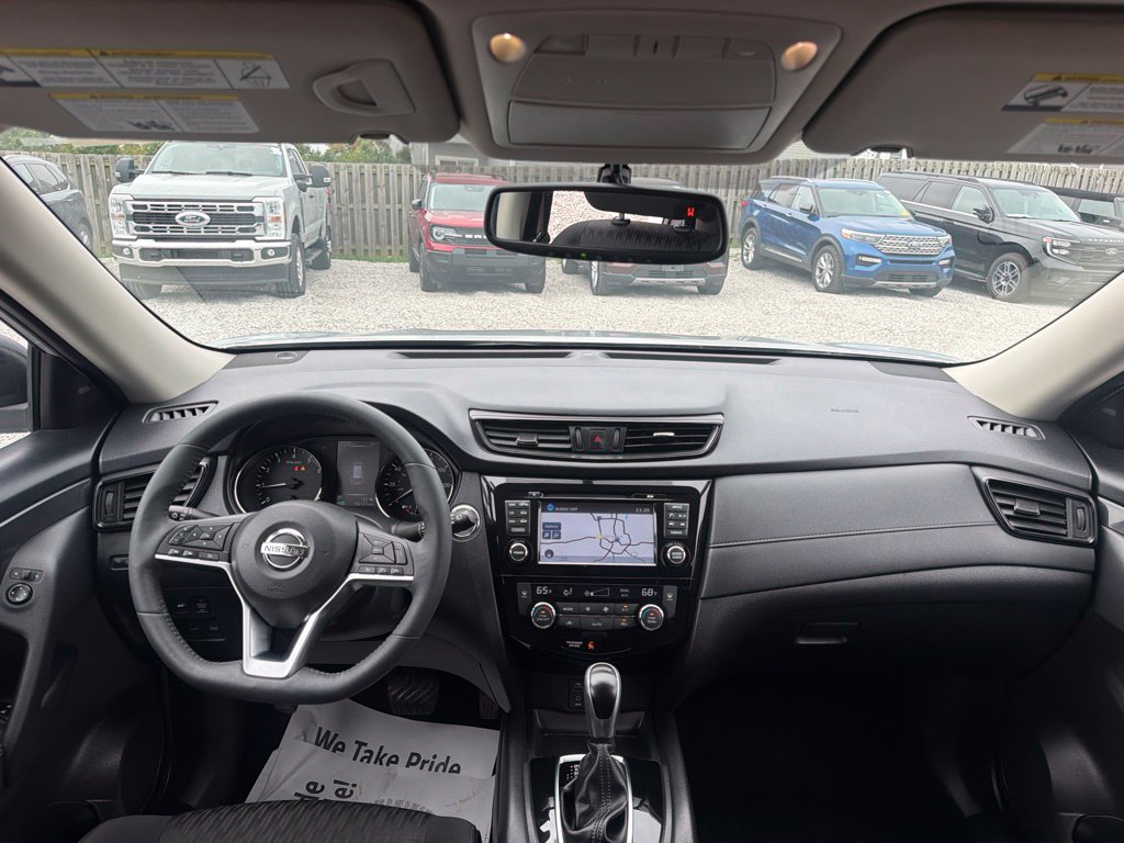 Used 2017 Nissan Rogue SV w/ SV Premium Package AWD/4WD image 18