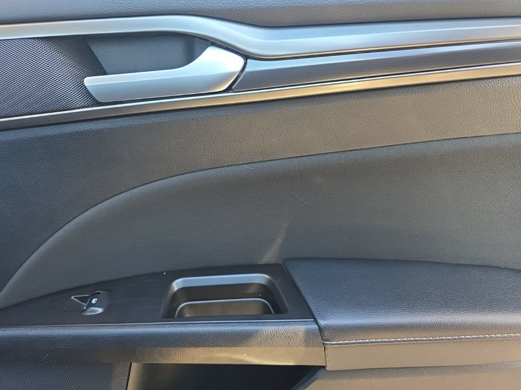 Used 2017 Ford Fusion SE w/ Equipment Group 201A FWD image 23