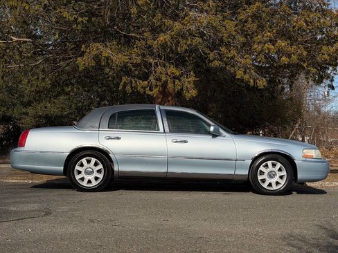 Used 2007 Lincoln Town Car Signature Limited image 5