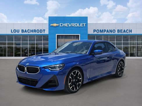 Used 2025 BMW 230i Coupe w/ M Sport Package RWD image 3