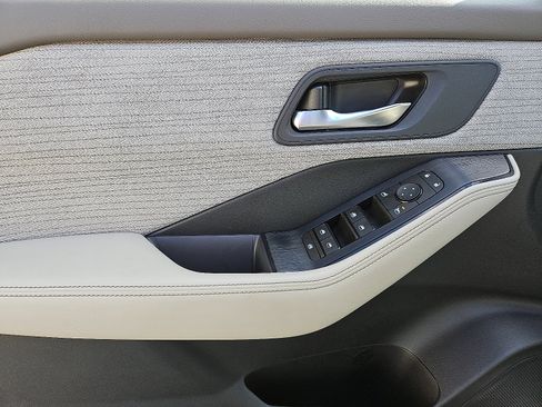 Certified 2023 Nissan Rogue SV image 12