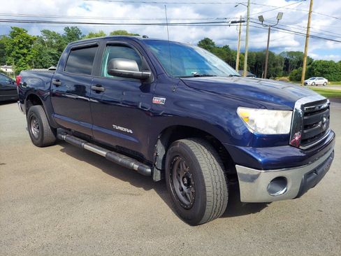 Used 2010 Toyota Tundra 4x4 CrewMax image 3