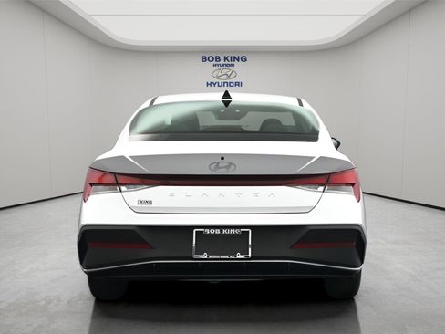 New 2026 Hyundai Elantra SE FWD image 15