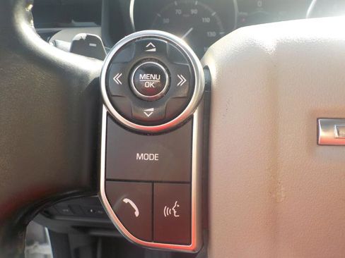 Used 2018 Land Rover Discovery SE image 15