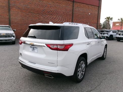 Used 2021 Chevrolet Traverse Premier image 3