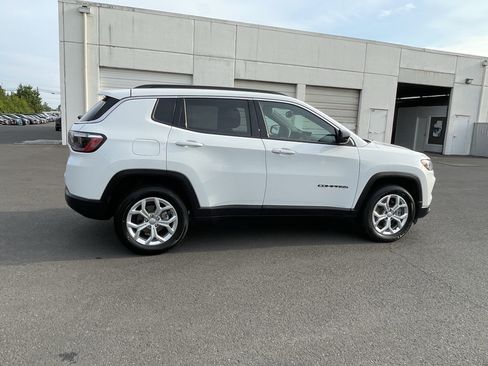 Used 2024 Jeep Compass Latitude AWD/4WD image 6