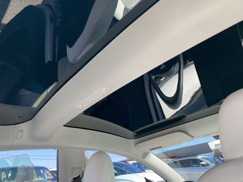 Used 2022 Tesla Model 3 Standard Range image 19