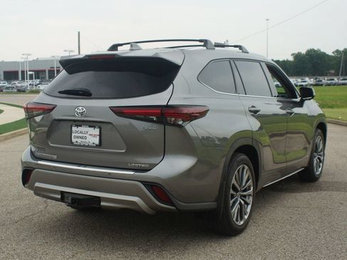 Used 2025 Toyota Highlander Limited AWD/4WD image 23