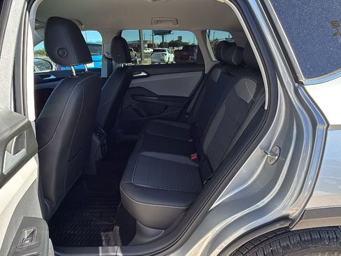 Used 2023 Volkswagen Taos SE image 14