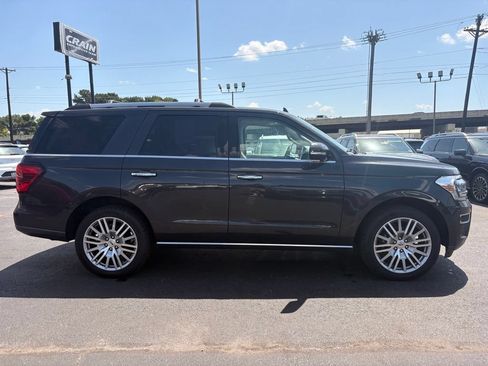 Used 2024 Ford Expedition Limited AWD/4WD image 9