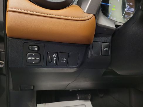 Used 2017 Toyota RAV4 Limited image 21