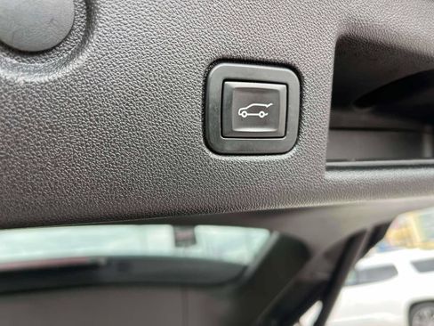 Certified 2018 Chevrolet Equinox Premier FWD image 18