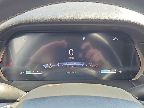 Used 2022 Jeep Grand Cherokee Laredo w/ Luxury Tech Group I AWD/4WD image 32