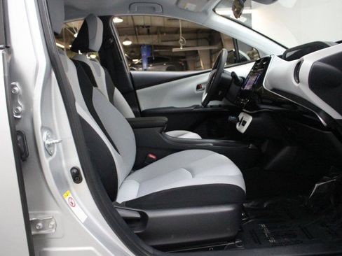Used 2018 Toyota Prius Two image 23
