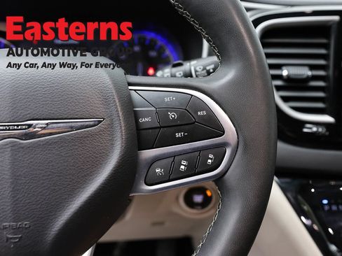 Used 2024 Chrysler Pacifica Touring-L FWD image 72