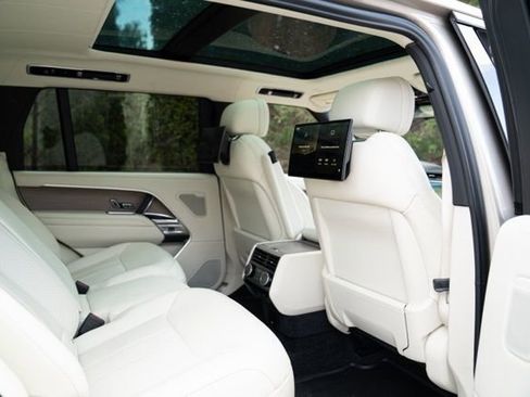Used 2023 Land Rover Range Rover Long Wheelbase First Edition image 45