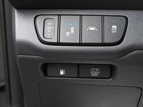 Used 2022 Hyundai Ioniq SE FWD image 12