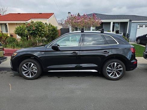 Used 2023 Audi Q5 2.0T Premium w/ Convenience Package image 3