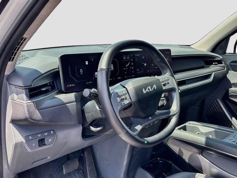 Used 2024 Kia EV9 Light Long Range RWD image 9