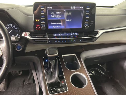 Used 2021 Toyota Sienna XLE FWD image 34