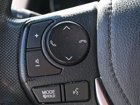 Used 2018 Toyota RAV4 LE image 15