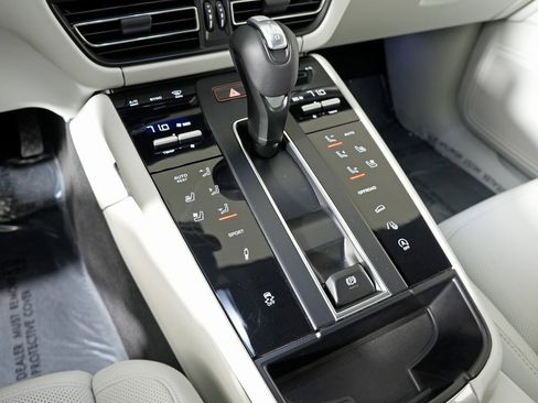 Certified 2023 Porsche Macan S image 28