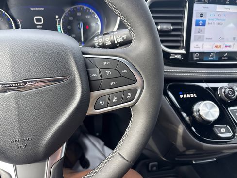 New 2026 Chrysler Pacifica Select image 23
