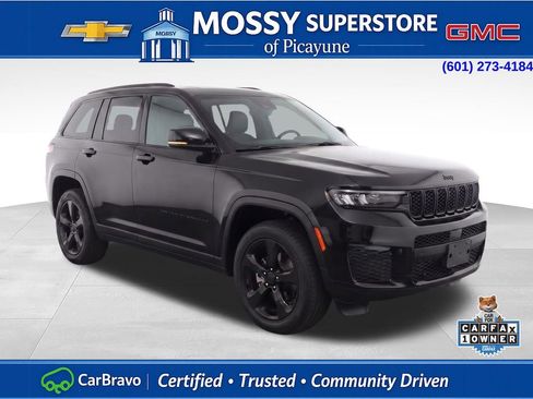 Used 2023 Jeep Grand Cherokee Altitude image 2